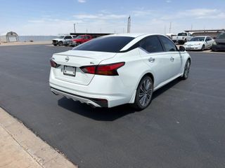 2024 Nissan Altima SL FWD - Exterior Rear Right Corner Image